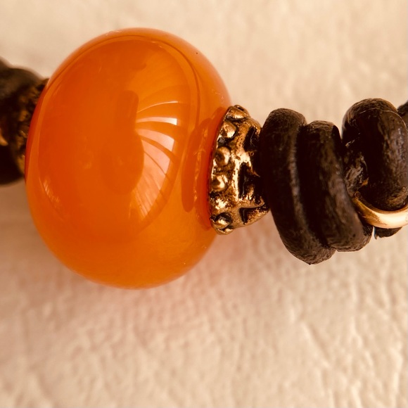 Yellow Tibetan Agate and Leather Bracelet - Picture 5 of 11